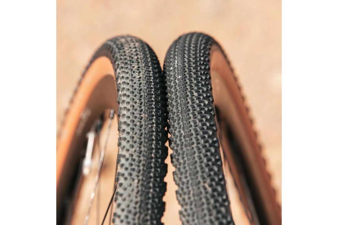 American Classic Udden Tubeless Folding Gravel Tyre 700 x 50 - Tan
